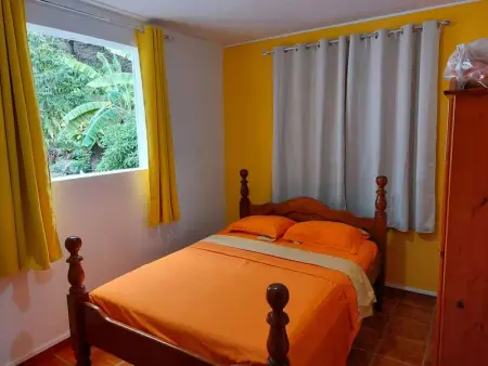 Maison charmante à Pointe Noire, vue montagne, jardin privé - Photo 12