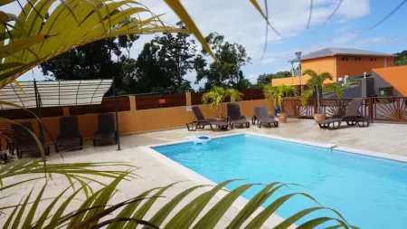 Appartement à Deshaies, Appartement romantique à Deshaies - 46 m² - spa et piscine - L1069544