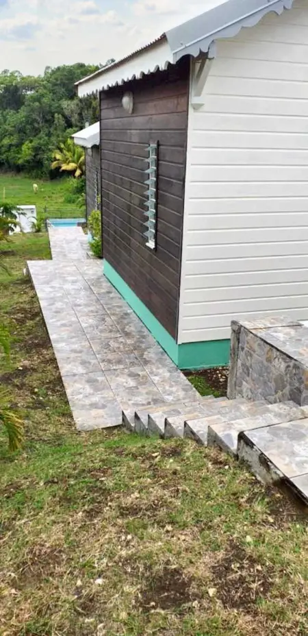 Bungalow charmant au Moule avec piscine et jardin - Photo 2