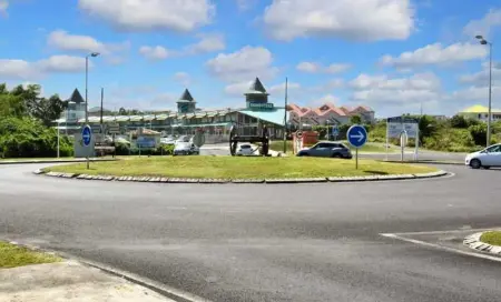 Bungalow charmant au Moule avec piscine et jardin - Photo 8