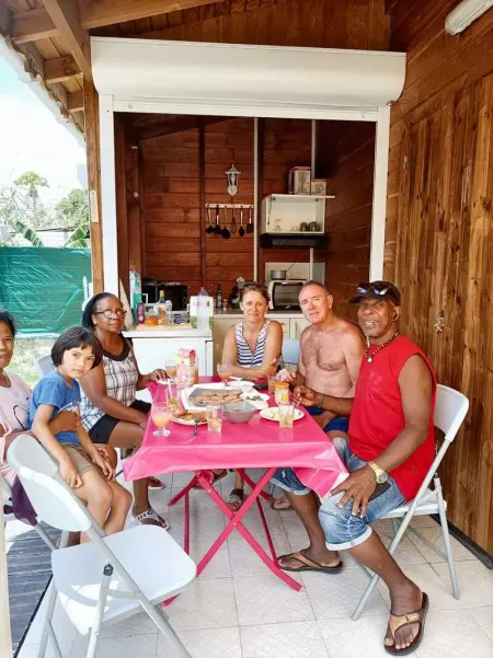 Bungalow charmant au Moule avec piscine et jardin - Photo 11