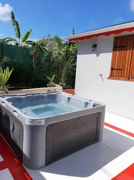 Maison à Petit Canal, Maison charmante avec vue sur la mer à Petit-Canal + Jacuzzi - L1069741