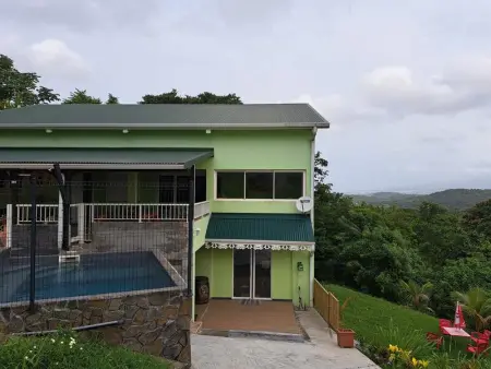 Maison à Rivière Salée, Maison charmante à Rivière-Salée avec piscine privée - L1069783