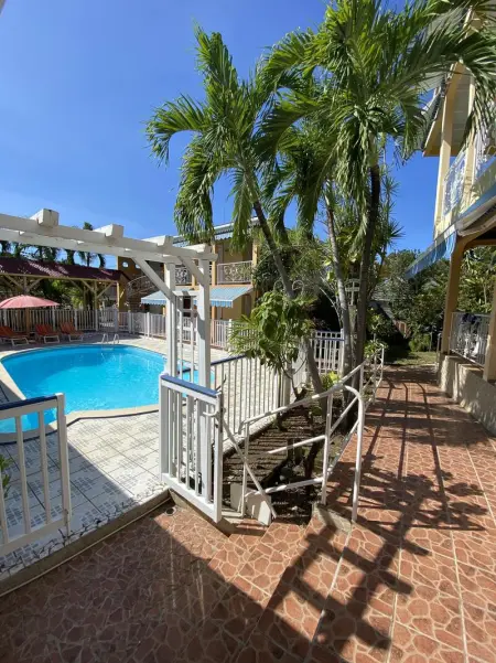 Appartement moderne à Pointe-Noire - 36 m² - Piscine & Jacuzzi - Photo 10