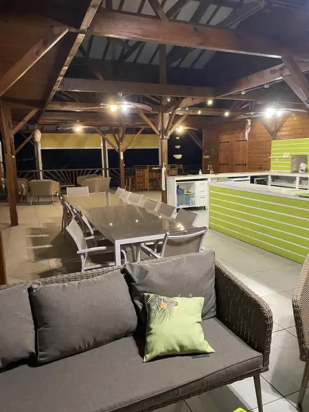 Villa panoramique à Pointe-Noire avec vue sur mer et piscine - Photo 3