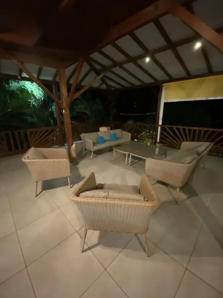 Villa panoramique à Pointe-Noire avec vue sur mer et piscine - Photo 9