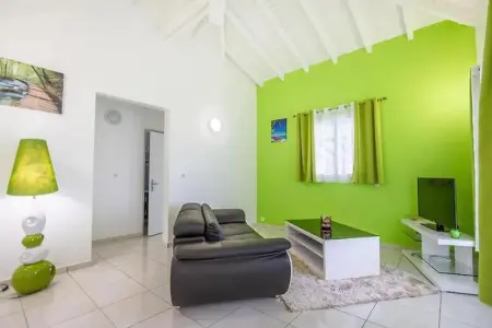 Maison charmante à Le Moule avec piscine partagée - Photo 2