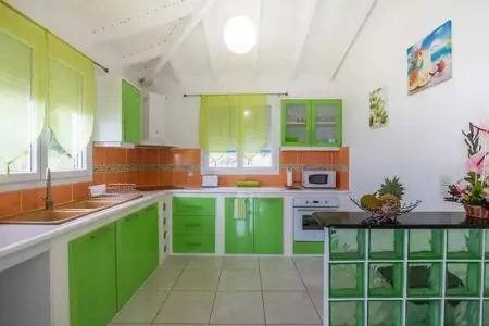 Maison charmante à Le Moule avec piscine partagée - Photo 3