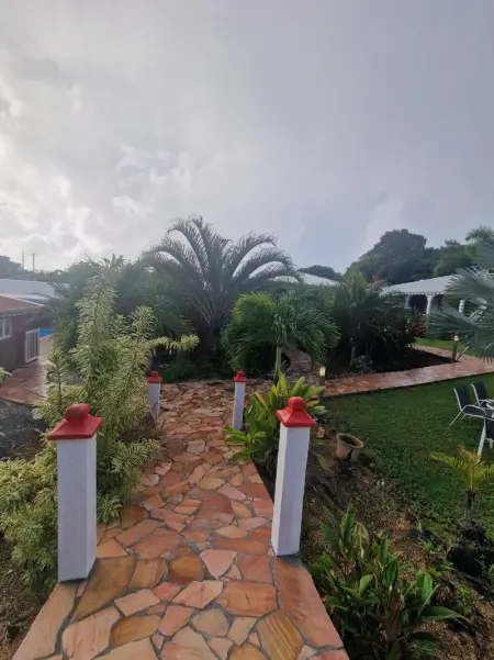 Maison charmante à Le Moule avec piscine partagée - Photo 10