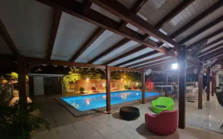 Maison charmante à Le Moule avec piscine partagée - Photo 24