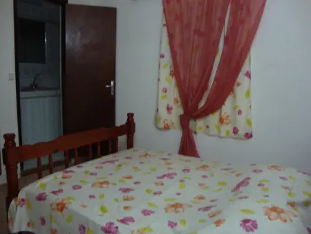 Appartement charmant à Port-Louis avec jardin clôturé - Photo 3