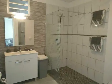 Studio charmant avec vue sur la mer - 45 m² - Le Robert - Photo 9