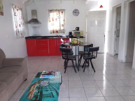 Maison chaleureuse à Le Moule avec piscine partagée - Photo 2