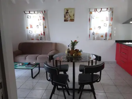 Maison chaleureuse à Le Moule avec piscine partagée - Photo 3