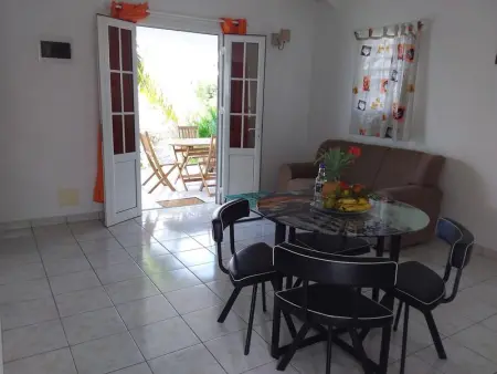 Maison chaleureuse à Le Moule avec piscine partagée - Photo 9