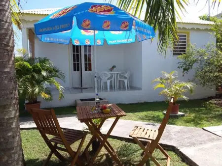 Maison chaleureuse à Le Moule avec piscine partagée - Photo 10