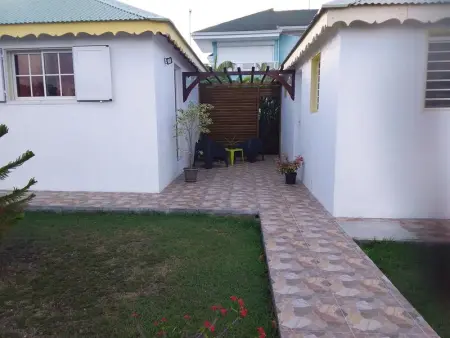 Maison chaleureuse à Le Moule avec piscine partagée - Photo 15