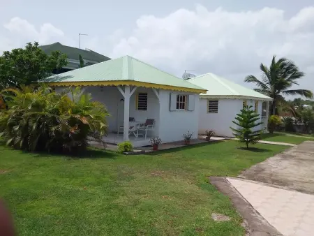 Maison chaleureuse à Le Moule avec piscine partagée - Photo 18