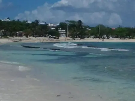 Maison chaleureuse à Le Moule avec piscine partagée - Photo 19