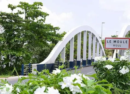 Maison chaleureuse à Le Moule avec piscine partagée - Photo 29
