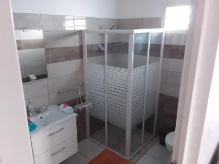 Chaleureuse maison au Moule avec piscine partagée - Photo 6