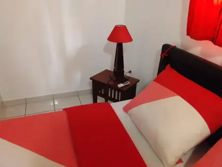 Chaleureuse maison au Moule avec piscine partagée - Photo 33