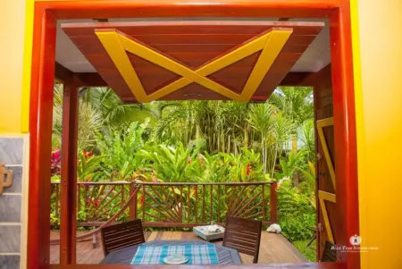 Bungalow charmant à Pointe-Noire avec piscine partagée - Photo 1