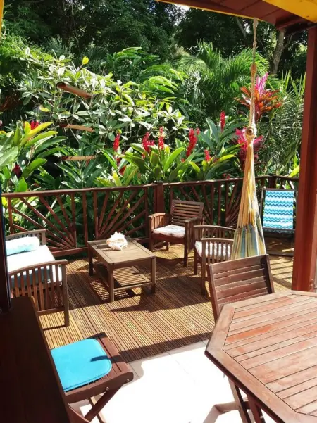 Bungalow charmant à Pointe-Noire avec piscine partagée - Photo 2