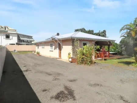Villa élégante à Capesterre-Belle-Eau avec piscine privée - Photo 2
