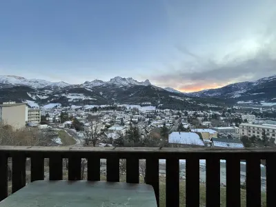 Appartement à Barcelonnette, Charmant T2 à Barcelonnette avec balcon et parking - L1070028