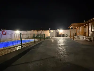 Bungalow à Chiclana de la Frontera, Maison en bois à Chiclana avec piscine privée et parking - L1070340