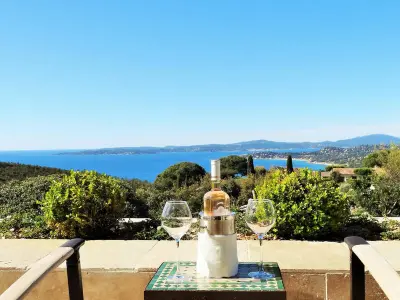 Villa à Les Issambres, Villa 5* avec Piscine et Vue Mer aux Issambres - L1070363