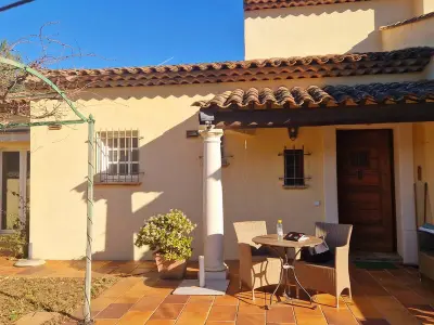 Maison à Bormes les Mimosas, Maison climatisée avec grand jardin, proche plage et commerces - L1070537