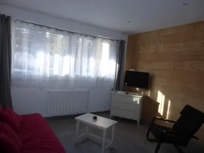 Appartement à Enchastrayes, Studio cabine au Sauze, proche pistes, 4 couchages - L1070538