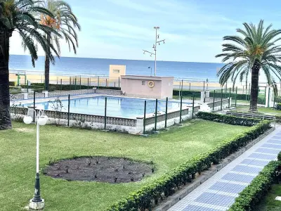 Appartement à La Pineda, Appartement bord de mer avec piscine, parking et climatisation à La Pineda - L1070802