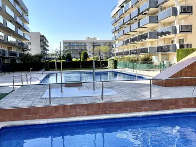 Appartement à La Pineda, Bel appartement climatisé proche plage avec piscine, à La Pineda - L1070843