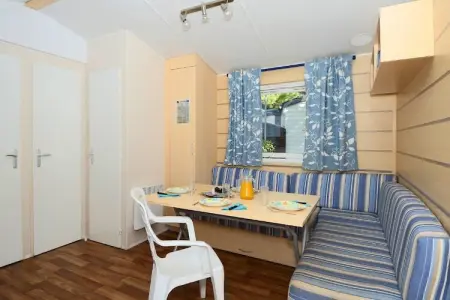 Domaine résidentiel de Plein Air La Pinède 2, Mobil-home avec jardin - Photo 2