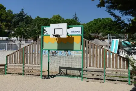 Domaine résidentiel de Plein Air La Pinède 2, Mobil-home avec jardin - Photo 9