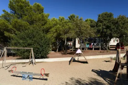 Domaine résidentiel de Plein Air La Pinède 2, Mobil-home avec jardin - Photo 11