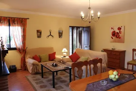 La Villa de Gema, Maison de campagne rustique avec piscine privée et vue imprenable sur le Torcal de Antequera - Photo 1