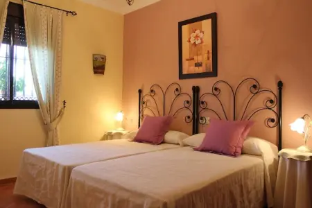 La Villa de Gema, Maison de campagne rustique avec piscine privée et vue imprenable sur le Torcal de Antequera - Photo 4