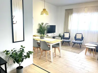 Villa à Málaga, Spacieuse maison neuve, 3 chambres, proche centre et plage, parking, WIFI, climatisation - L1071198