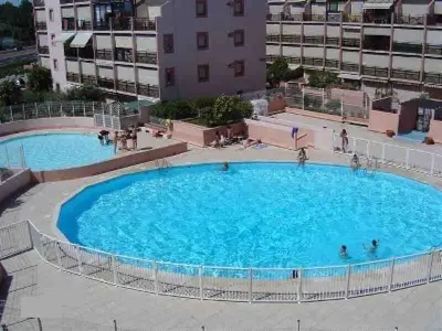 Appartement à Le Grau du Roi, Studio cabine rénové 4 pers au Grau-du-Roi avec piscine et parking - L1071259