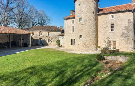 Location Maison 11 personnes à Bioussac - Photo 9