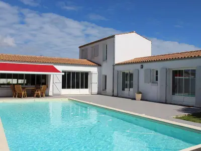 Maison à La Brée les Bains, Maison contemporaine avec piscine chauffée sur l'île d'Oléron - L1071563