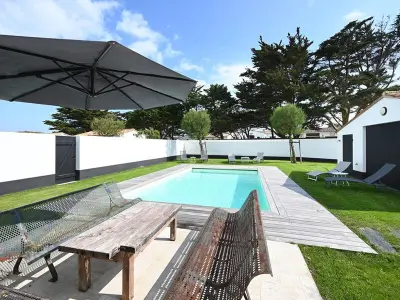 Maison à Ars en Ré, Maison spacieuse Ile de Ré avec piscine et parking privé - L1071582