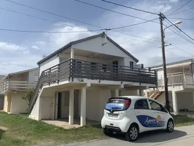 Chalet à Gruissan, Coquet Chalet à 50m de la Plage - 6 Pers, Terrasse, TV, Lave-vaisselle - L1071885
