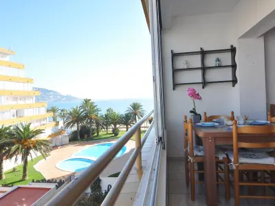 Appartement à Roses, Encantador apartamento en alquiler en Roses, Costa Brava! A 0 metros de la playa. Disfruta de la piscina comunitaria y las vistas al mar. - L1071920