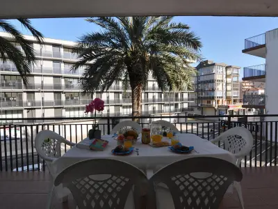 Appartement à Roses, Charmant appartement à 300m de la plage de Santa Margarita, Roses - 2 chambres, Terrasse et Parking - L1071930