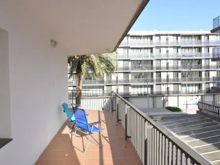 Charmant appartement à 300m de la plage de Santa Margarita, Roses - 2 chambres, Terrasse et Parking - Photo 2